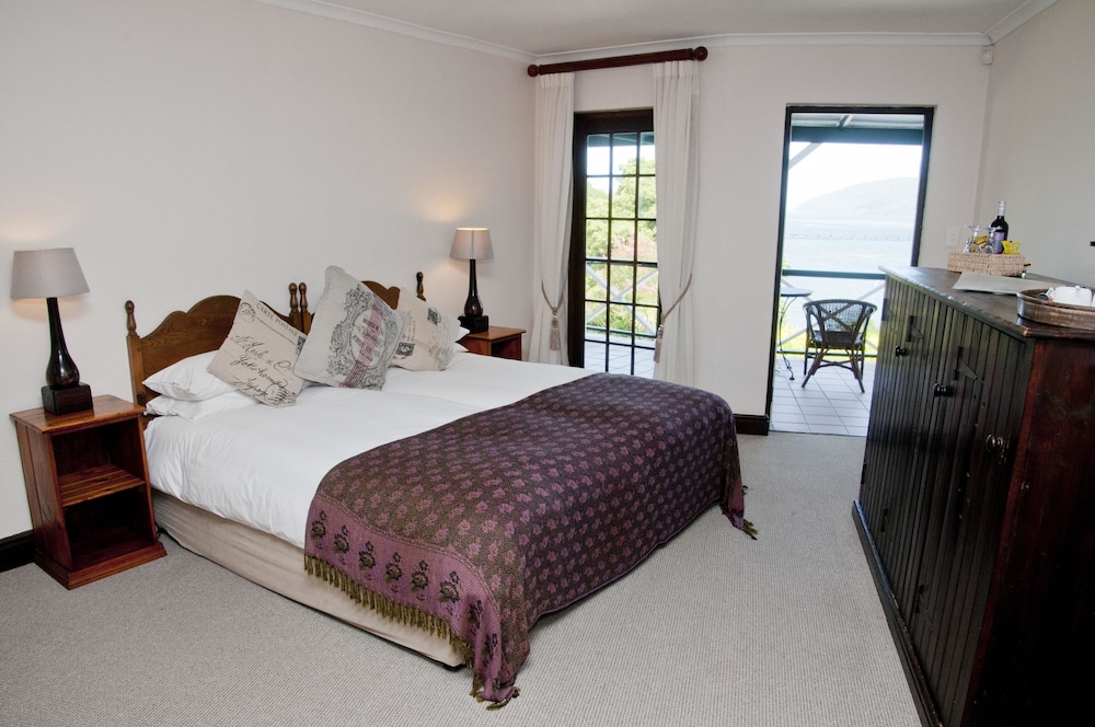 Hide Away Guest House 15/70