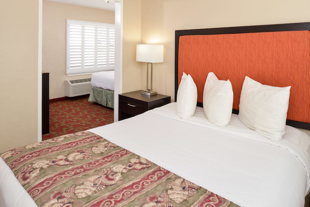 Pacific Shores Inn 22/56