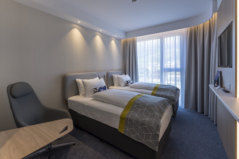 Holiday Inn Express Luzern Kriens 16/76
