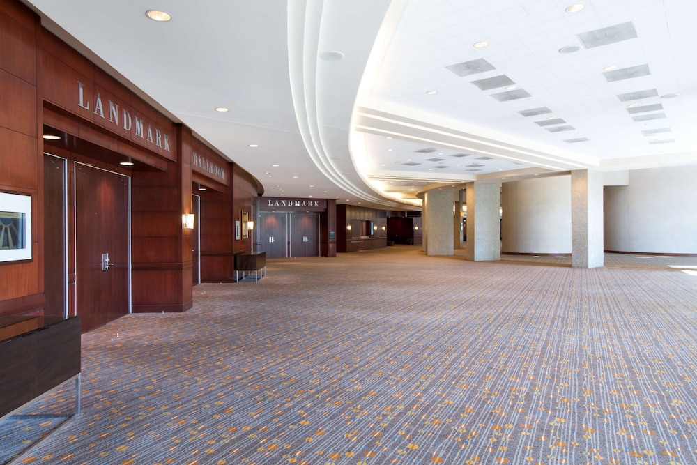 Hyatt Regency Dallas 70/78