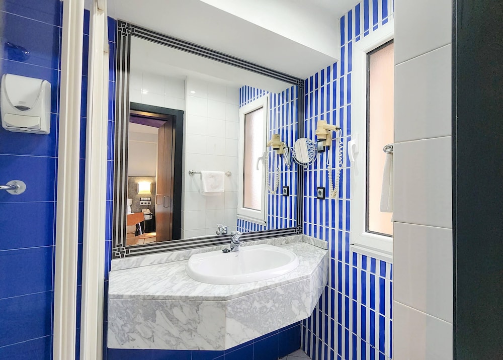 Hotel Faranda Express Pathos Gijon, Ascend Hotel Collection 48/48