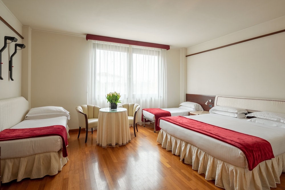 economy triple room