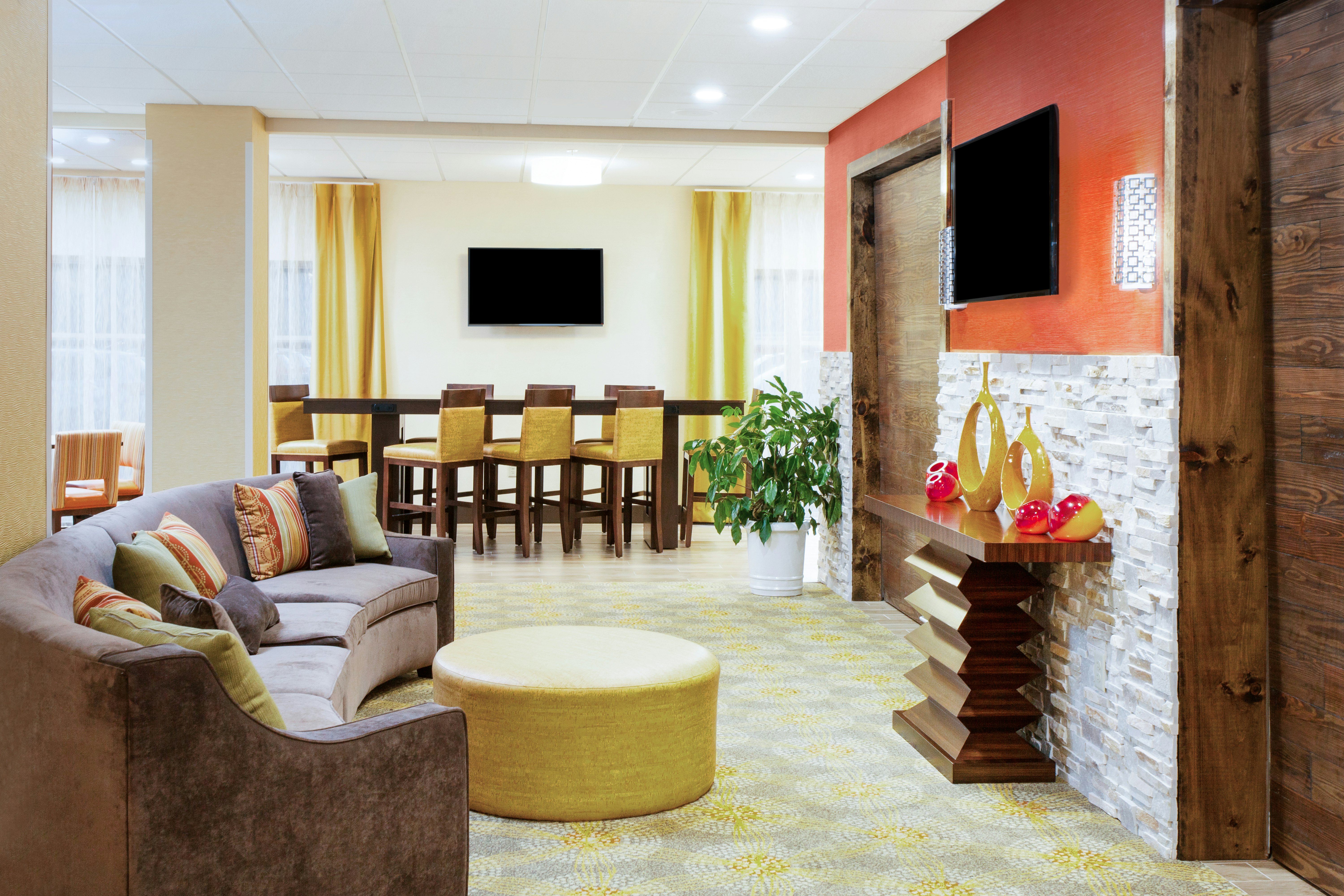 Holiday Inn Express Suites Sandusky 25/42