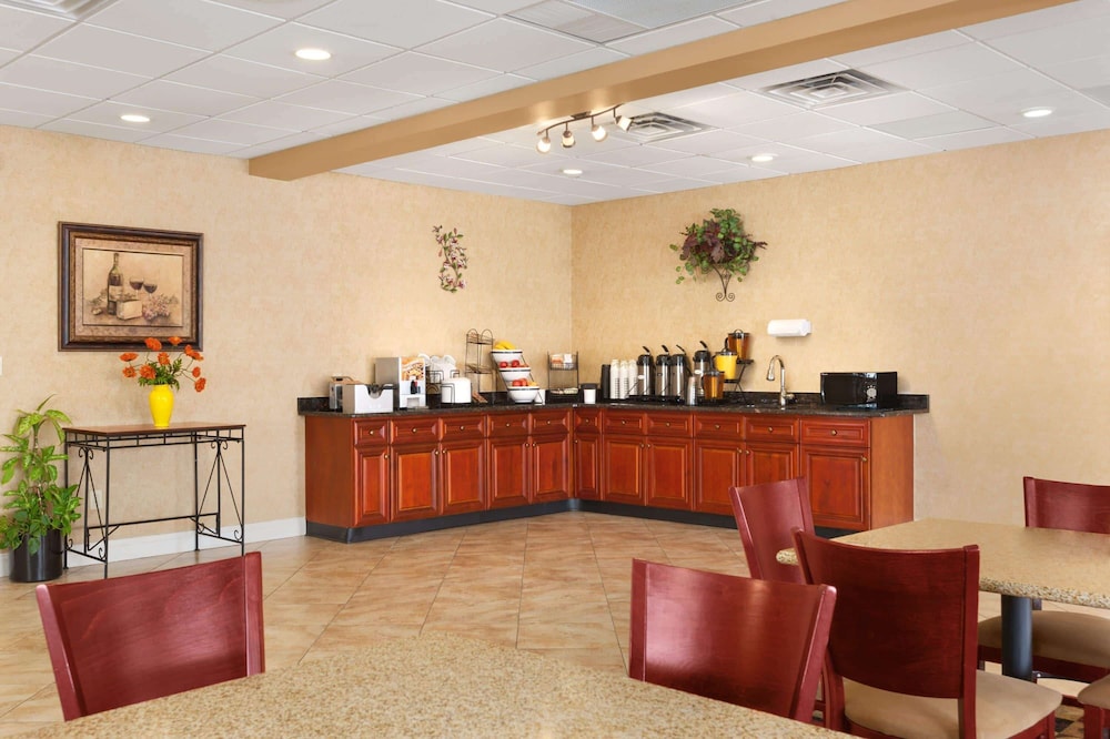 Baymont by Wyndham Latham Albany Airport 8/25