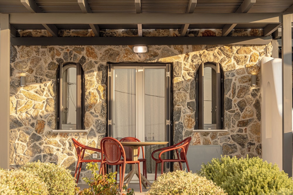 Nilea Island Living 12/63
