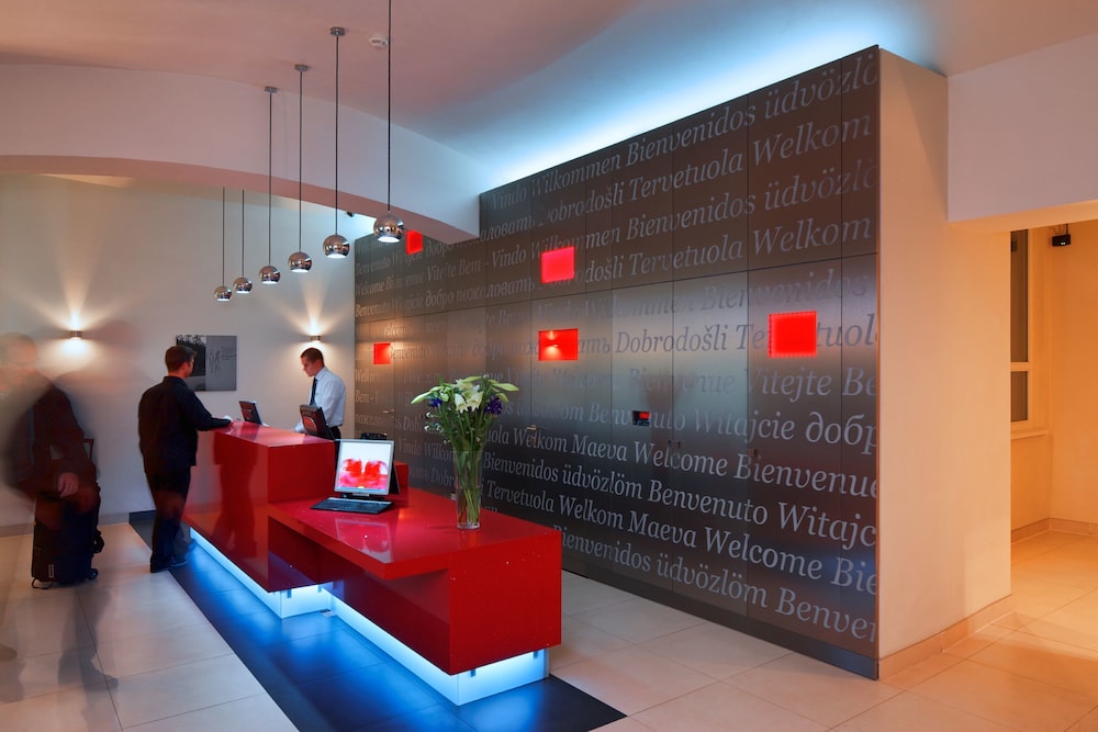 Red And Blue Design Hotel Prague 8/57