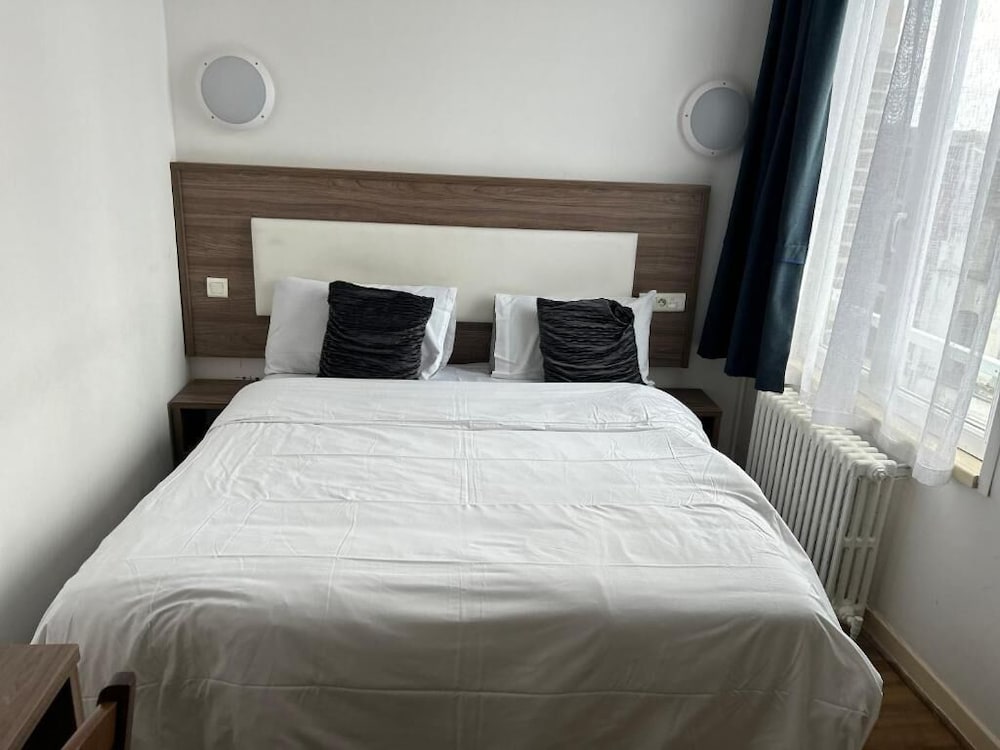 Hotel Le Clemenceau 8/45