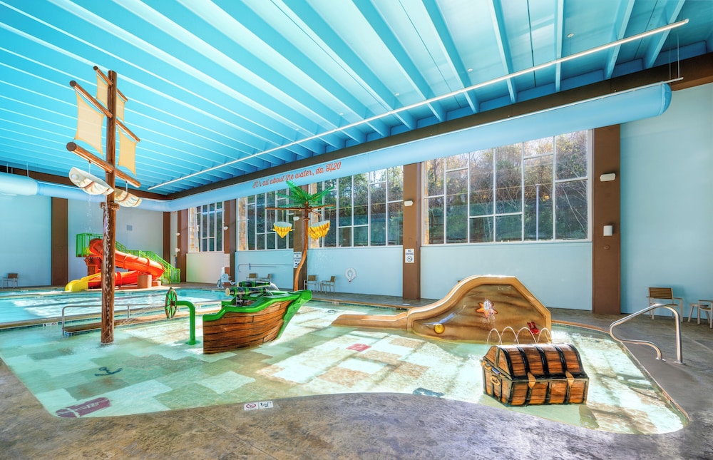 Compass by Margaritaville Hotel Pigeon Forge 28/36