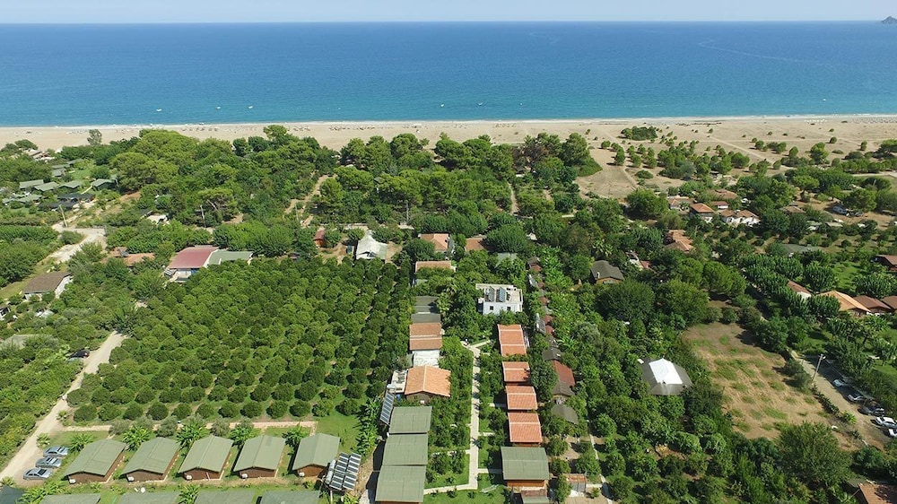 Secret Garden Bungalows & Tent Hotel 22/26