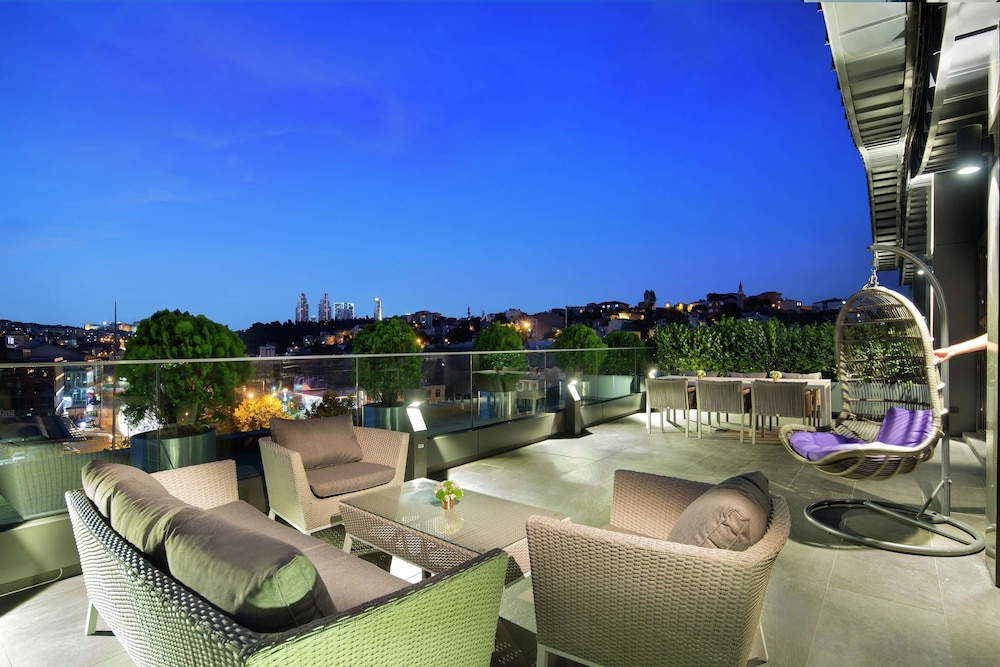Doubletree By Hilton Istanbul Piyalepasa 5/82