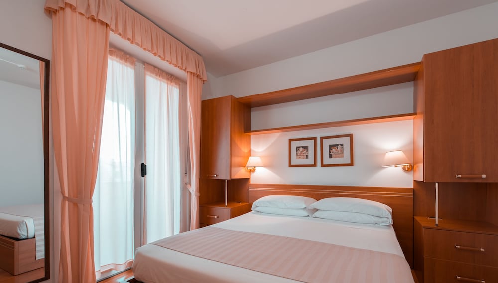 Loano 2 Village Residence Hotel 8/50
