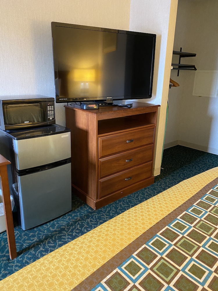 Harrisonville Inn & Suites 22/29