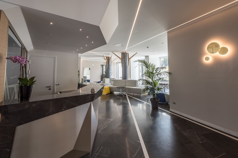 Hesperia Hotel & Residence 5/50