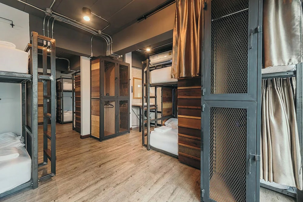 33 Poshtel - Adults Only 30/50
