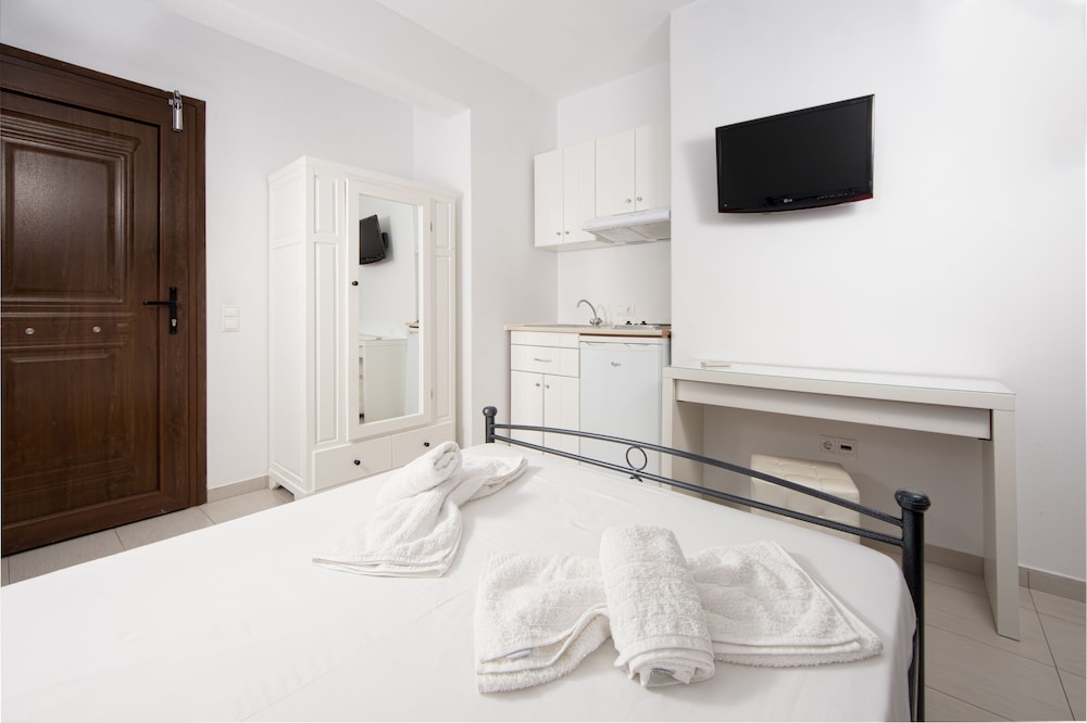 DEPIS PLACE AND APARTMENTS 10/50