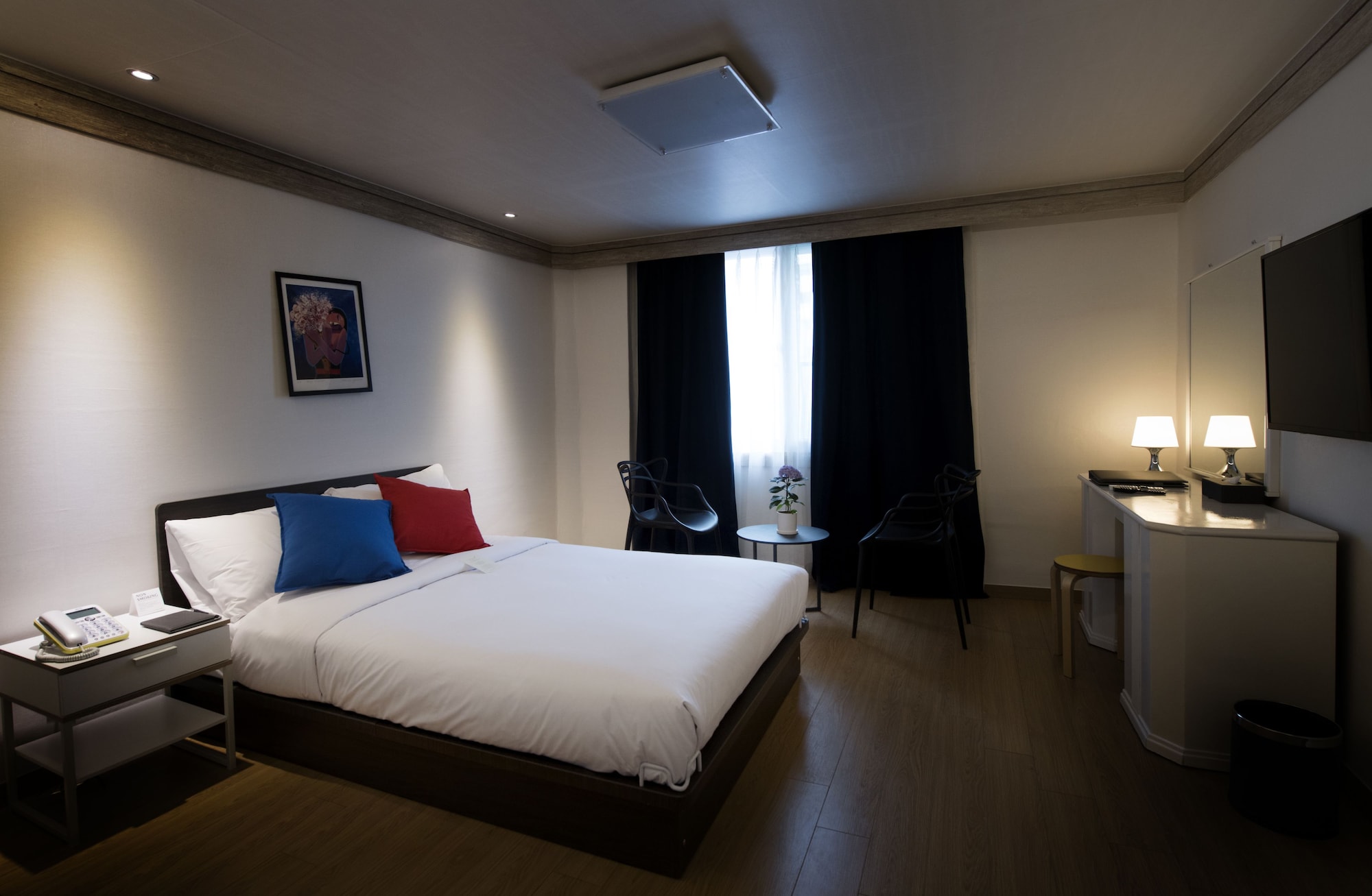 ROOM, DOUBLE BED