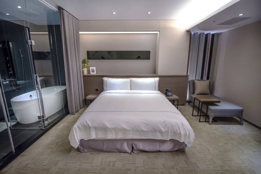 BUSINESS, DOUBLE BED