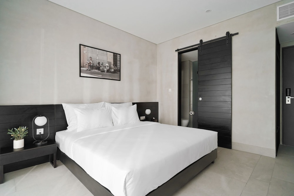 Saigon, King Bed