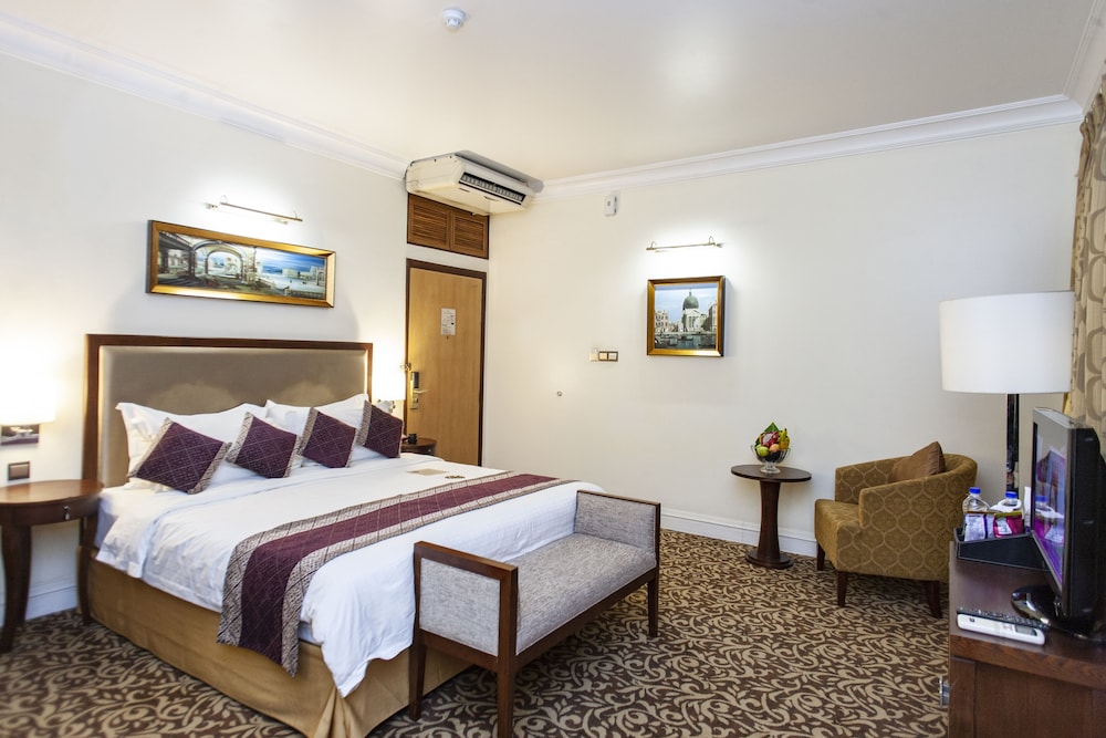 Royal Park Residence Hotel 15/75