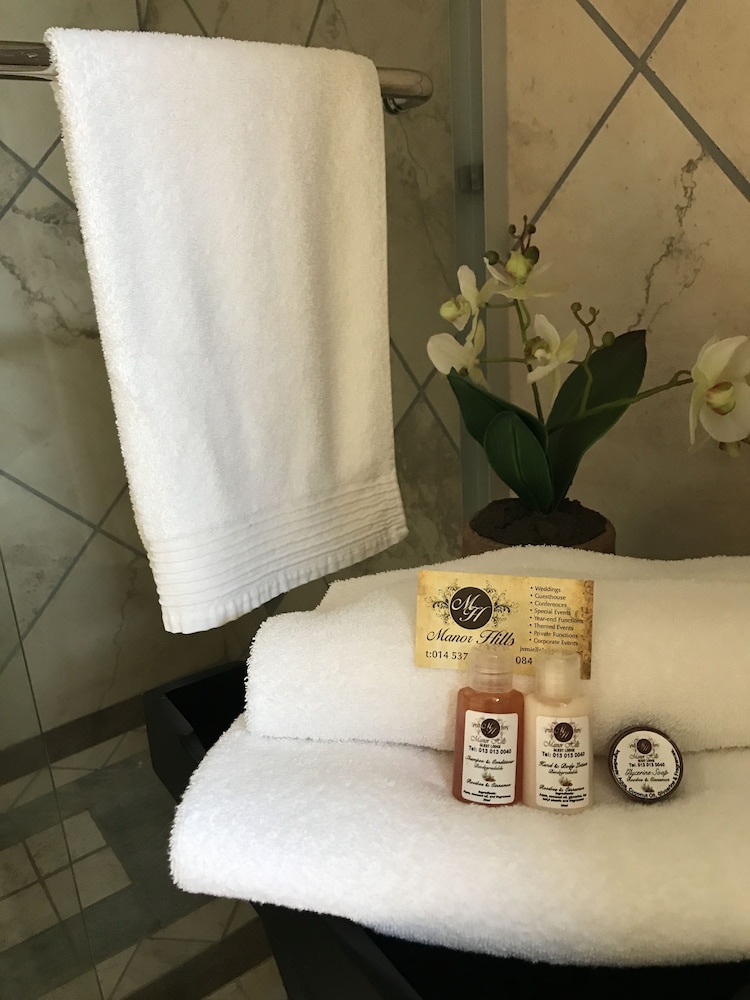 Manor Hills Guest Lodge 12/40