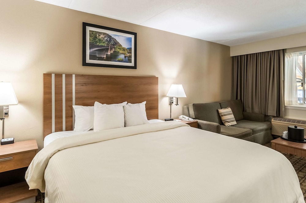 Clarion Inn Harpers Ferry-Charles Town 12/51