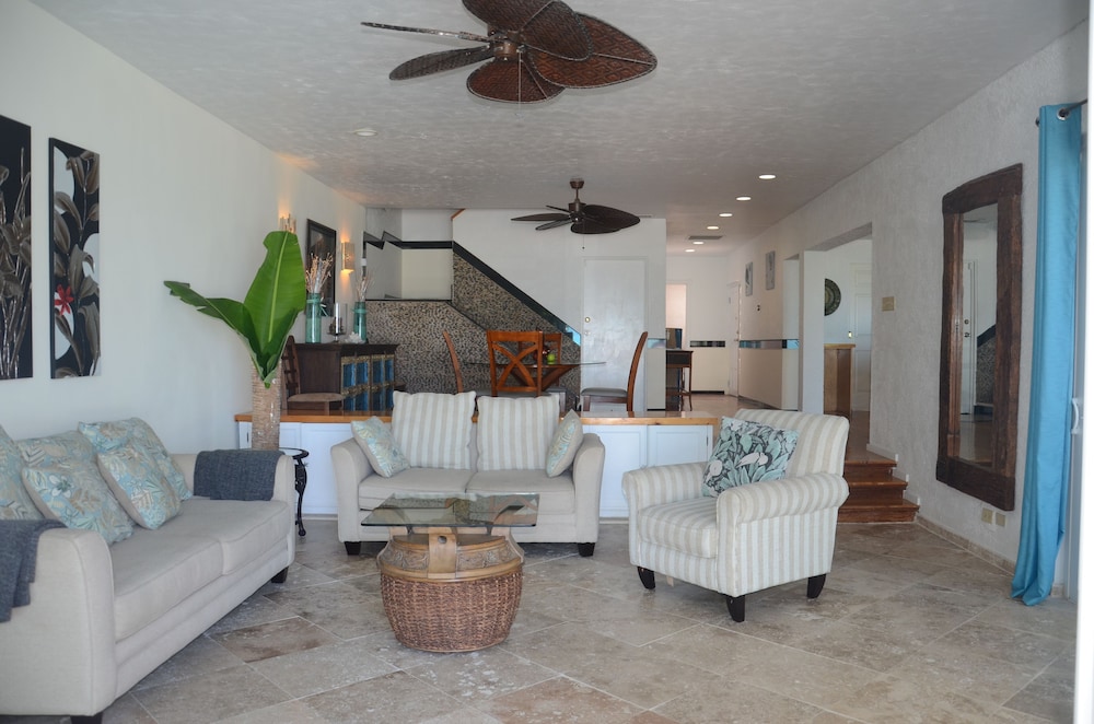 Caprice 14 Cable Beach Luxury Villa 8/24