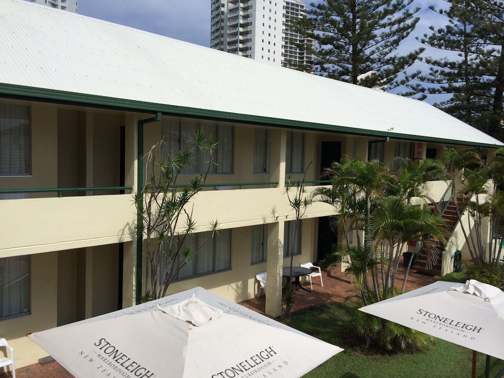 Darcy Arms Motel 8/52