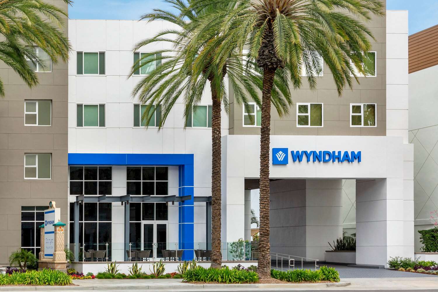 Wyndham Anaheim photo1