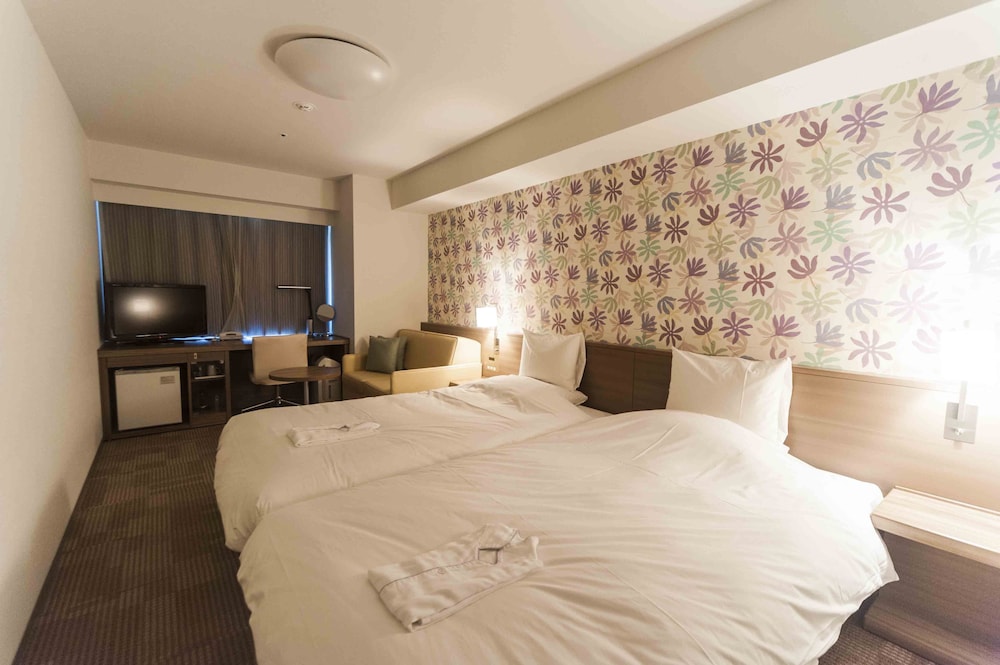 Hollywood, Twin Beds, Smoking