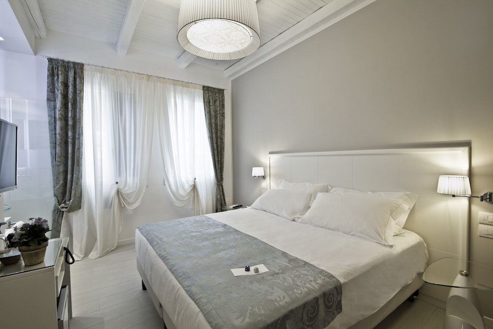 SUPERIOR, DOUBLE BED