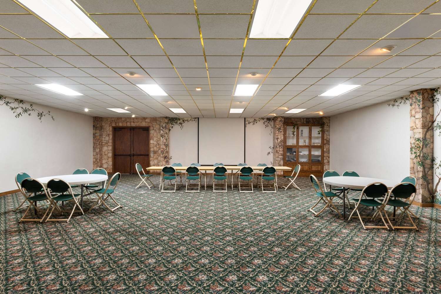 Red Lion Inn & Suites Lemoore 11/18