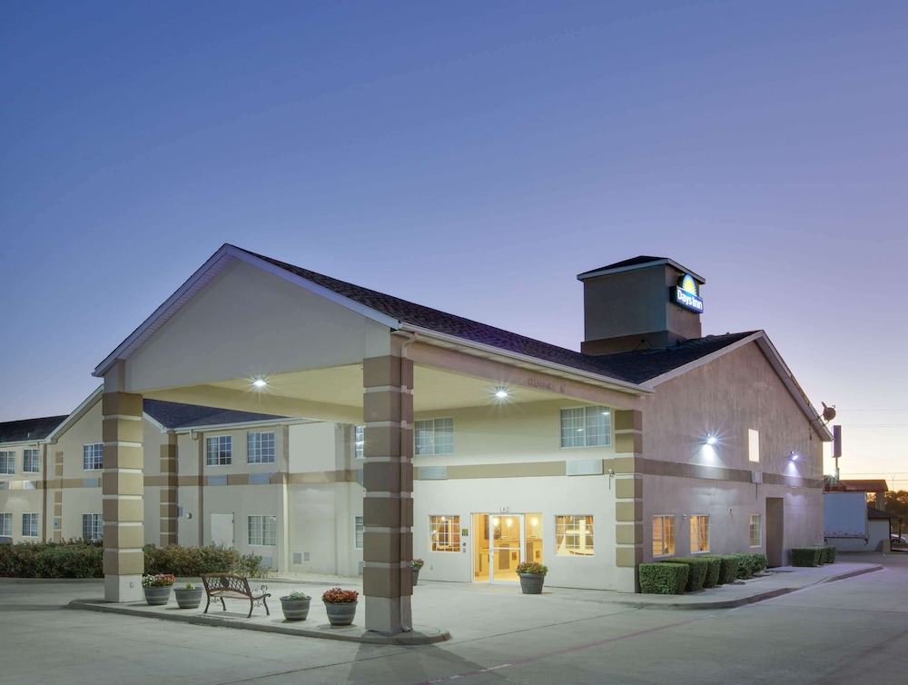 Days Inn by Wyndham Mesquite Rodeo TX 3/26