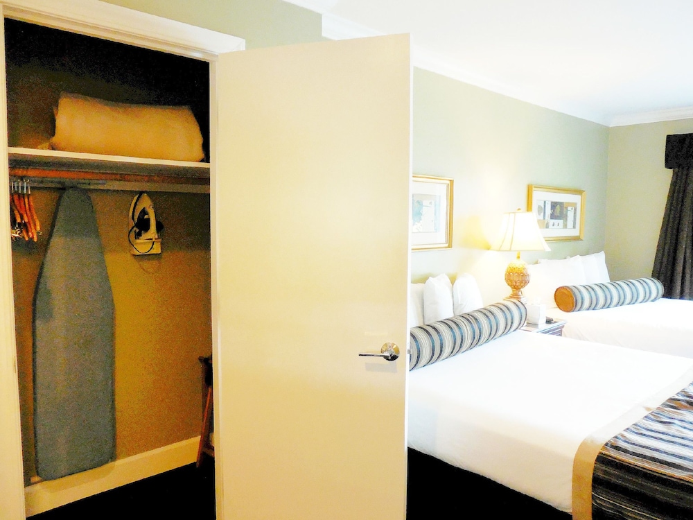Sea Breeze Inn And Cottages 29/75