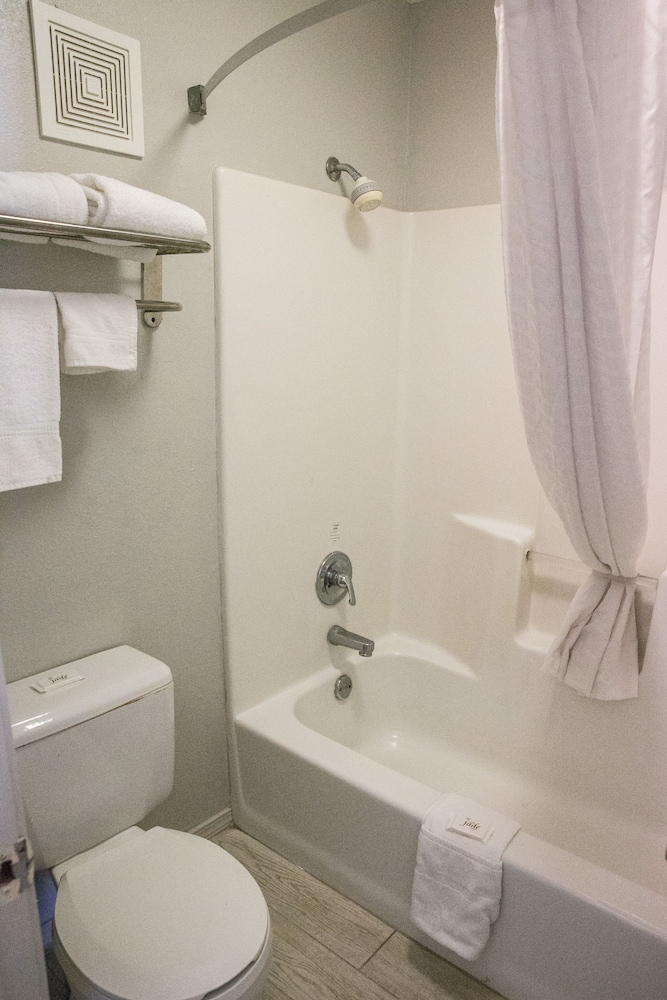 Mockingbird Inn Suites 23/49