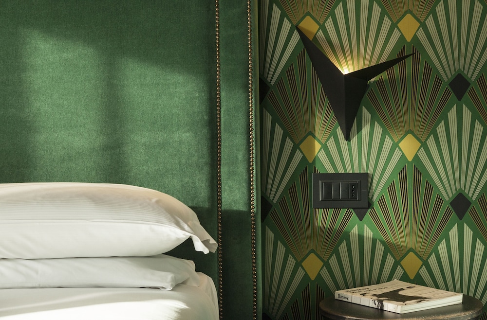 Seven Suites 37/58