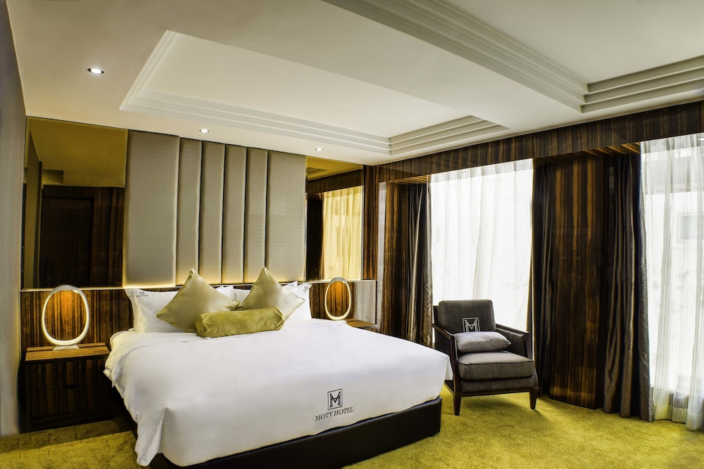 Moty Hotel 13/62