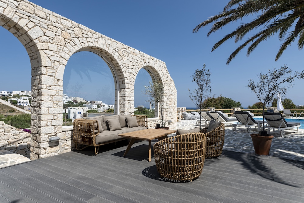Pnoi Hotel 41/49