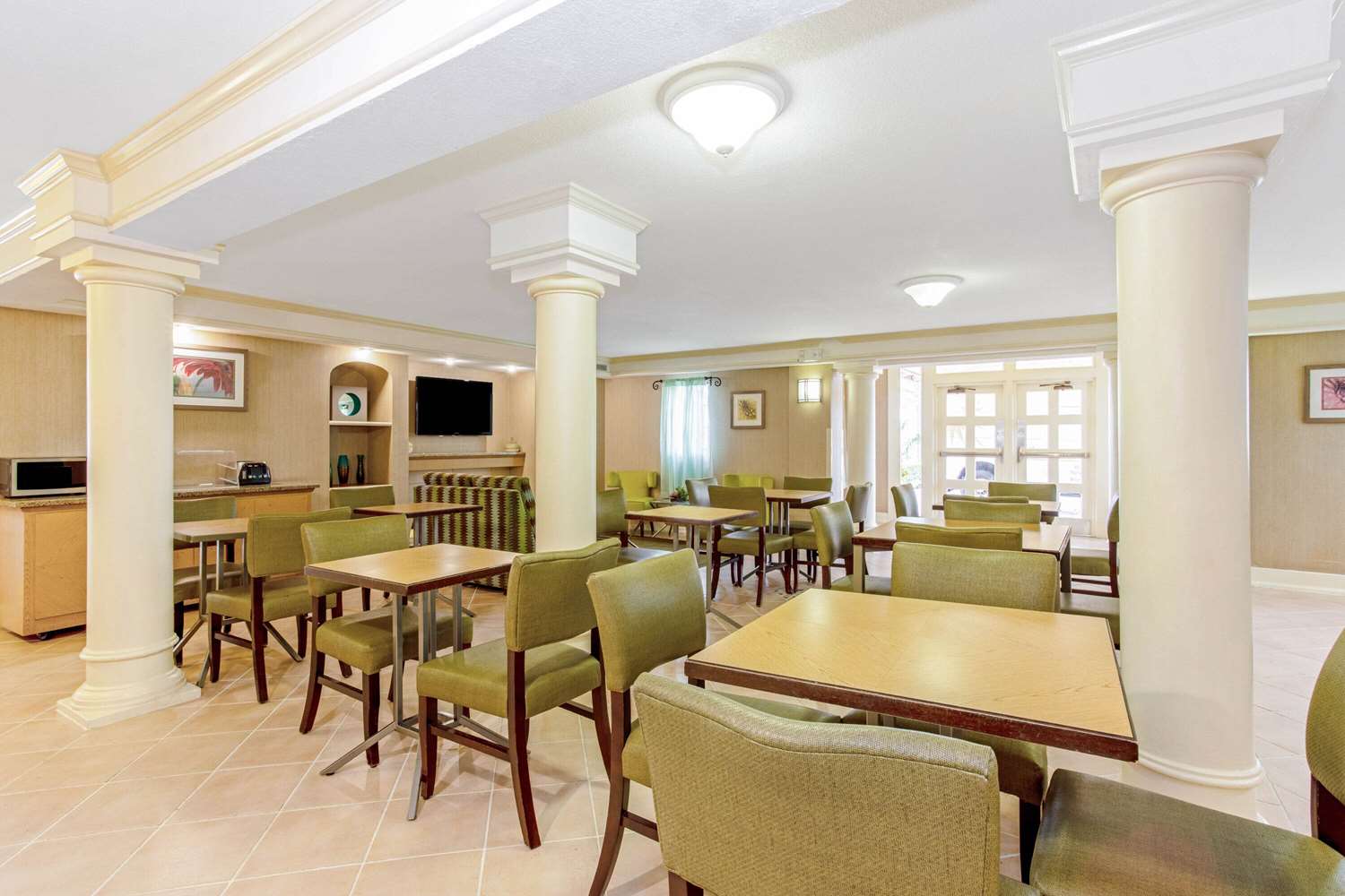La Quinta Inn by Wyndham Orlando Airport West 27/40