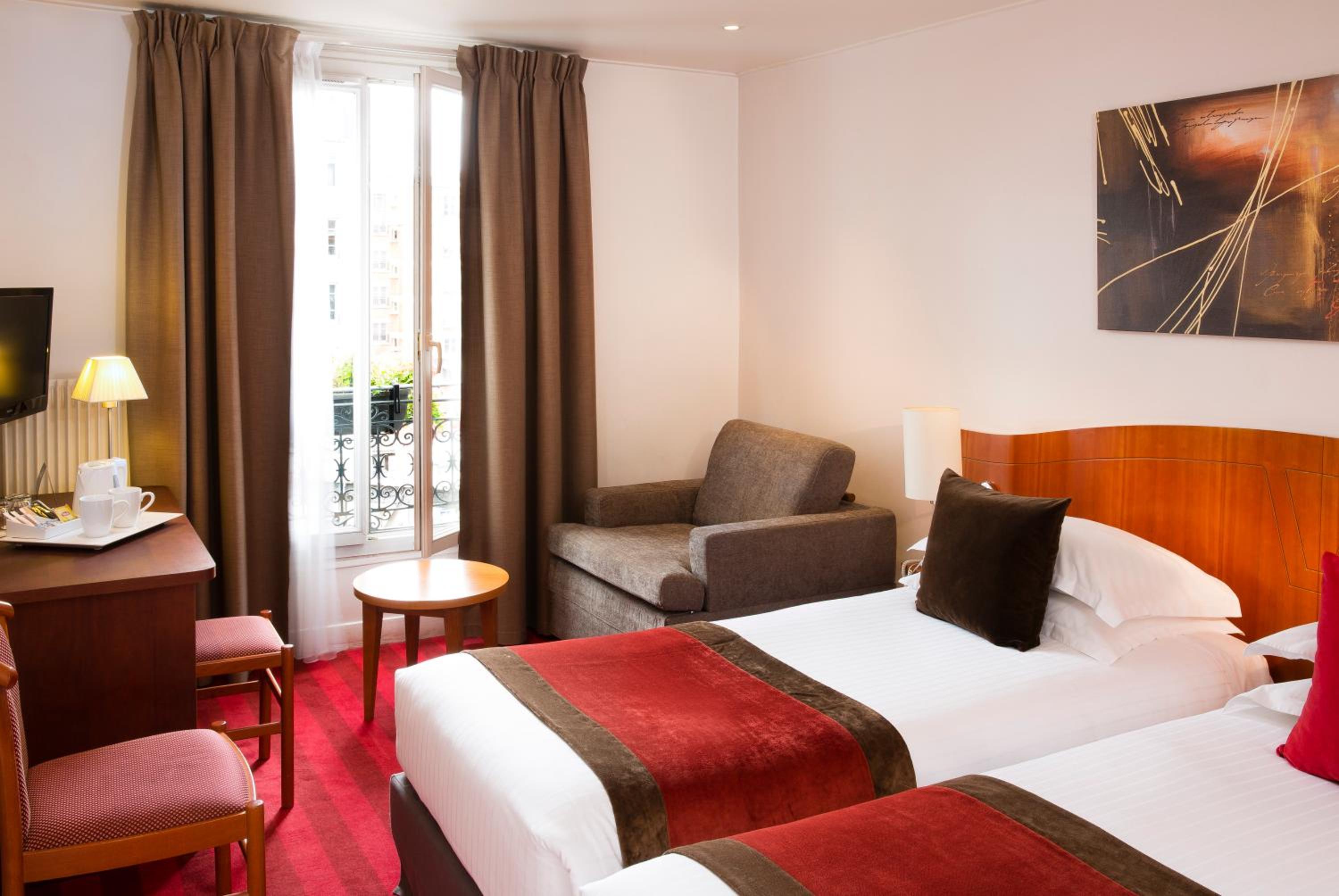 غرفة ثلاثية، Europe Hotel Paris Eiffel 3/8
