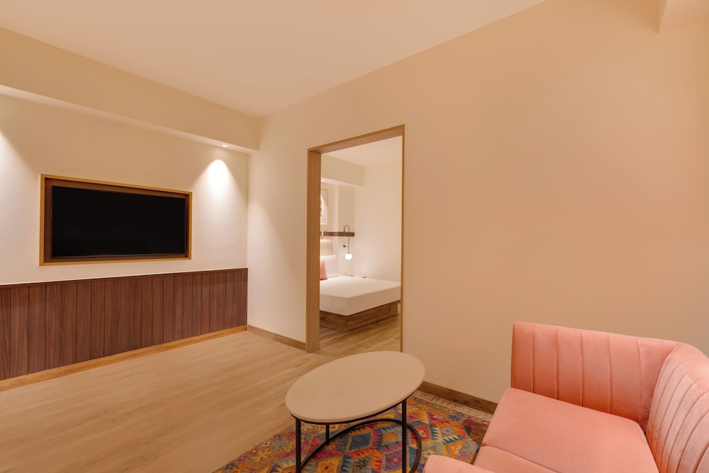 Red Fox Hotel Hitec City 25/33