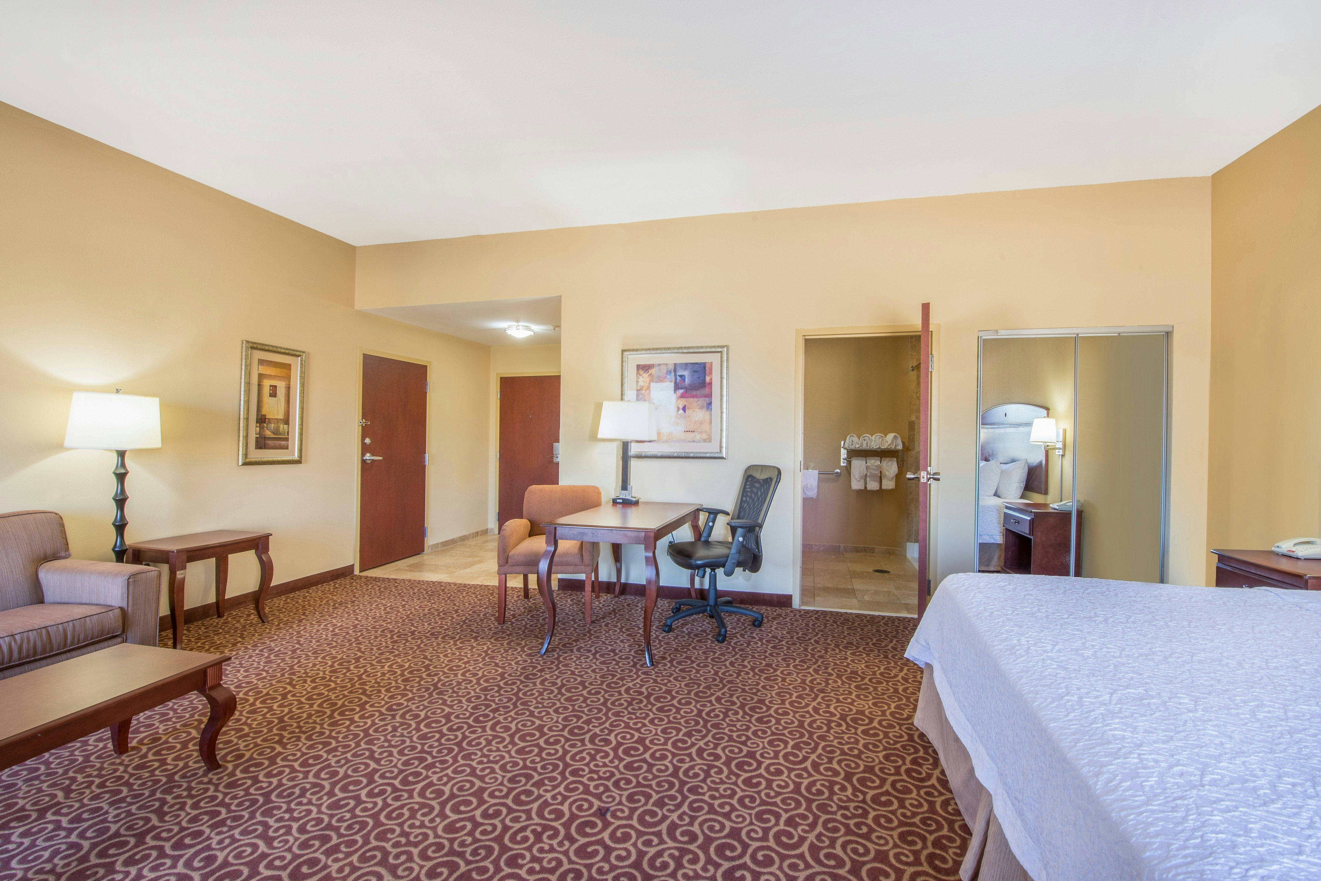 STUDIO, KING BED, ACCESSIBLE