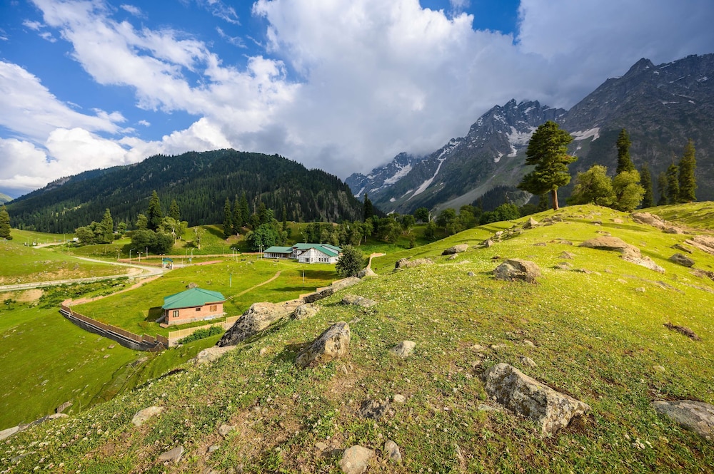 Radisson Srinagar 50/54