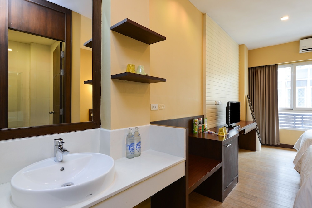 iCheck inn Gems Silom 41/45