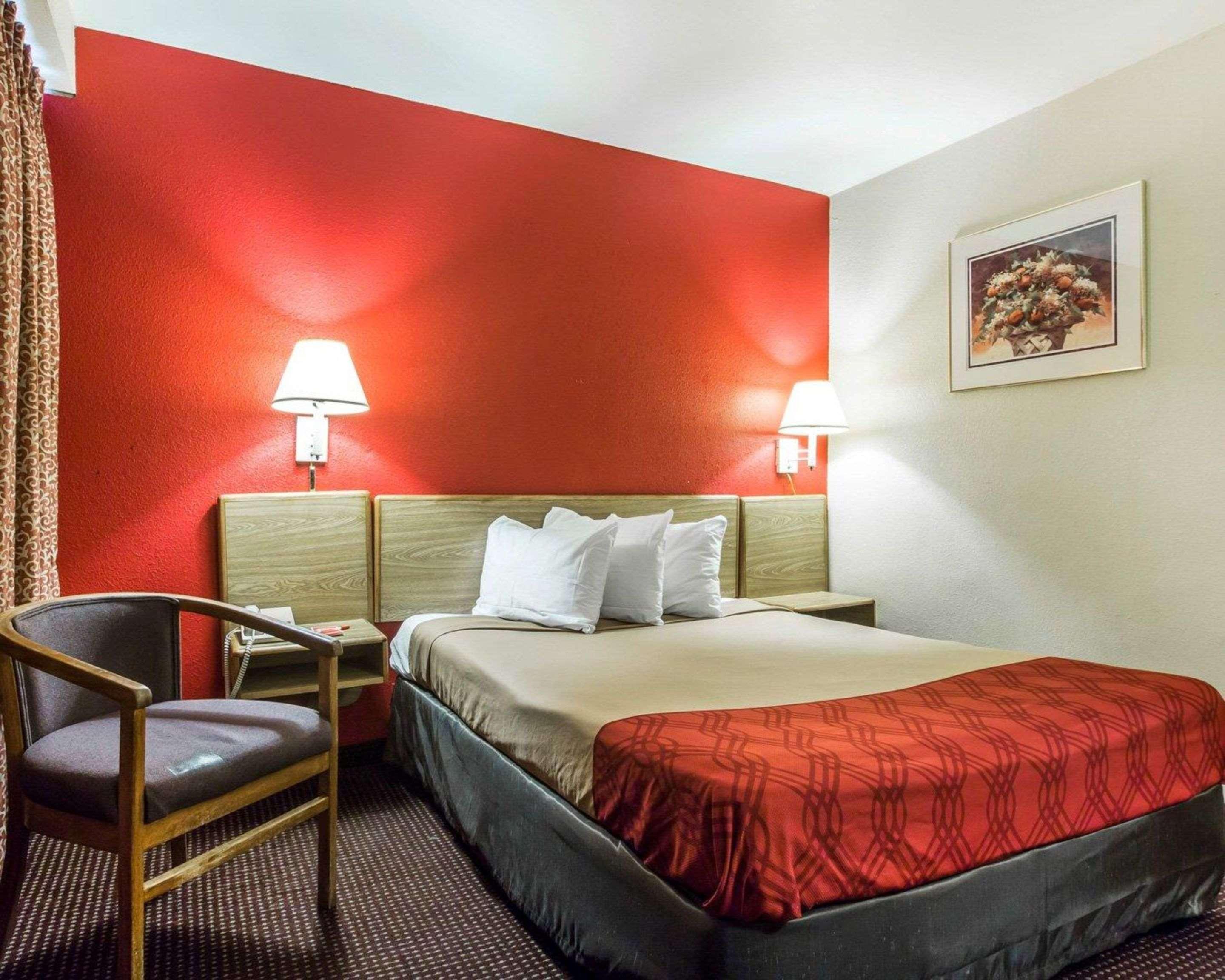 ROOM, KING BED