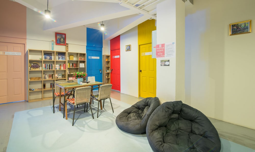 Zee Thai Hostel (Thaitone Hostel) 45/69