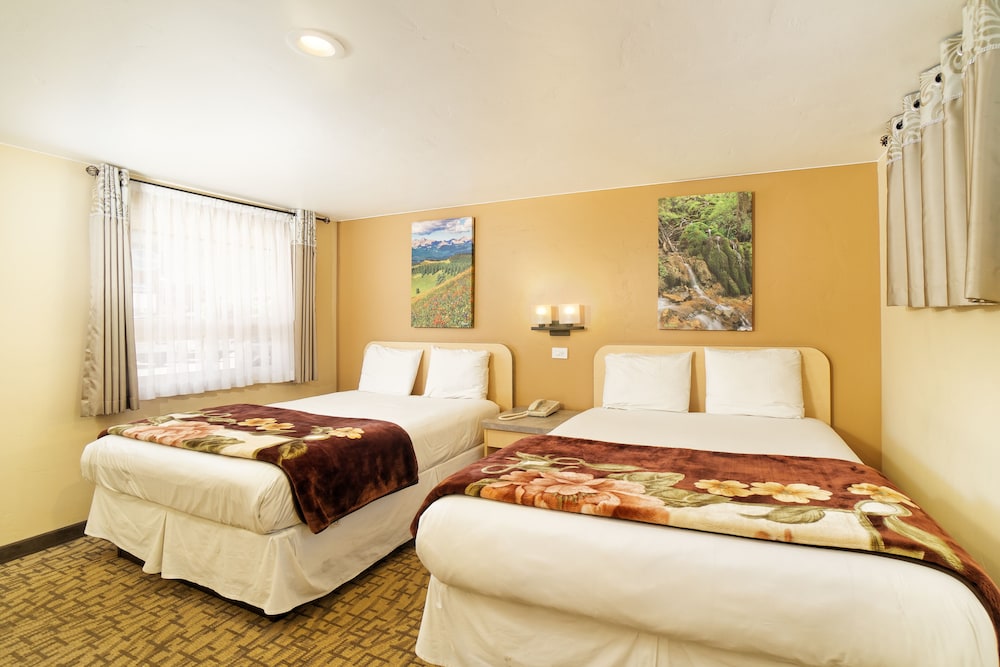 STANDARD, 2 QUEEN BEDS