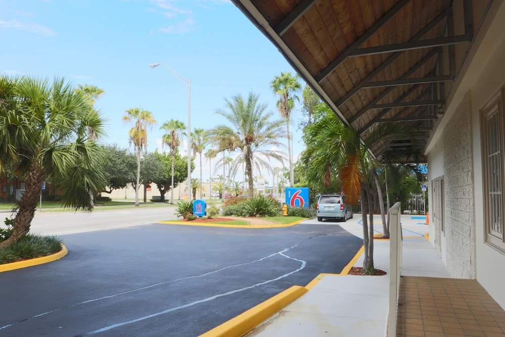 Motel6 Cutler Bay, FL - Miami 58/65