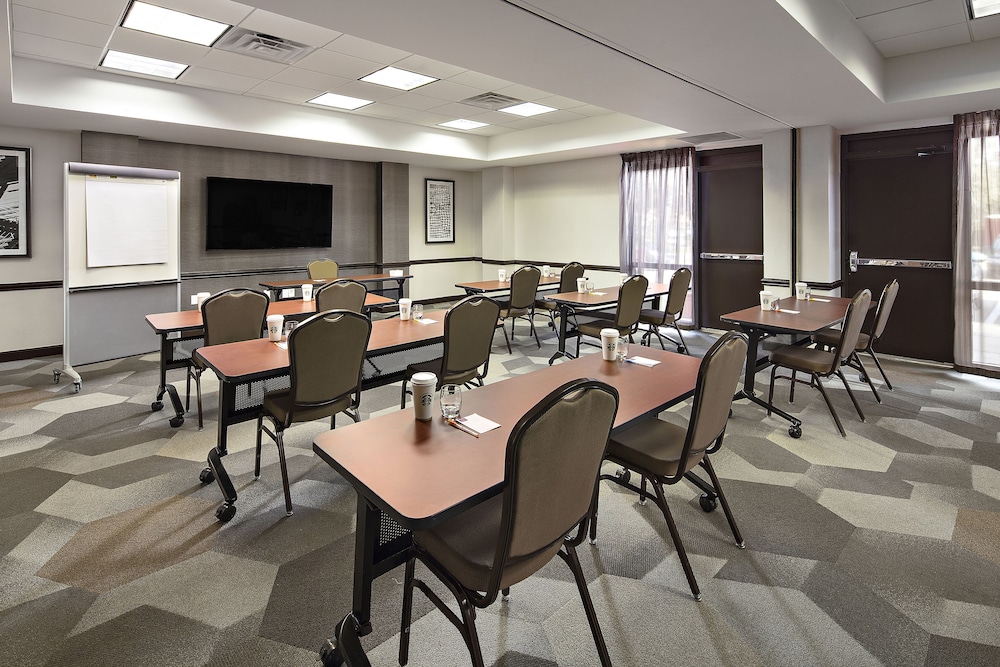 Hyatt Place Dallas/Plano 24/28
