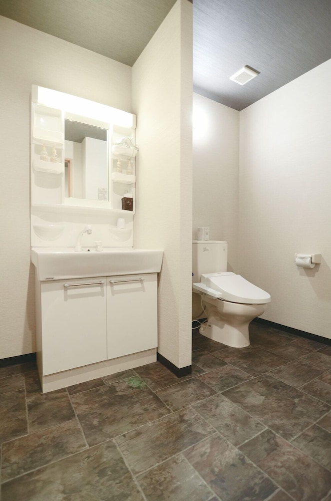Tennoji Lagoon Hotel 48/49