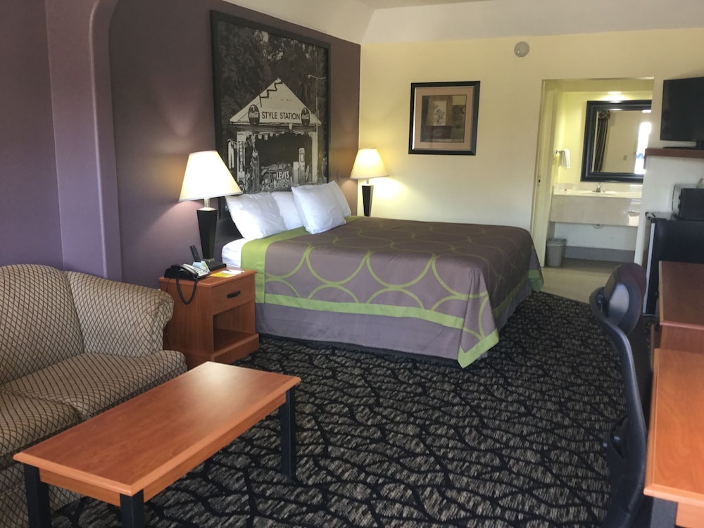 Super 8 by Wyndham Fairfield, TX 24/36